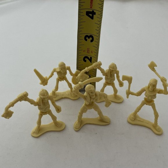 Lot Of Five Mini Plastic Battling Skeleton Pirate Figures Toysmith - Picture 14 of 14